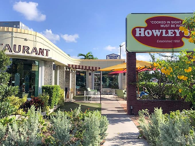 Howley's Restaurant happy hour in Miami