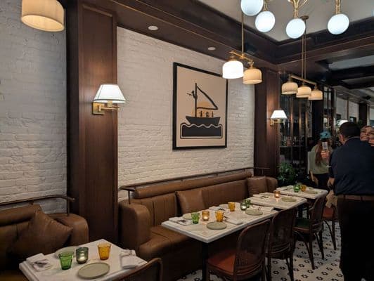 Foursome Bar and Restaurant happy hour in New York