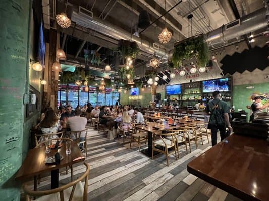 Manta Wynwood happy hour in Miami