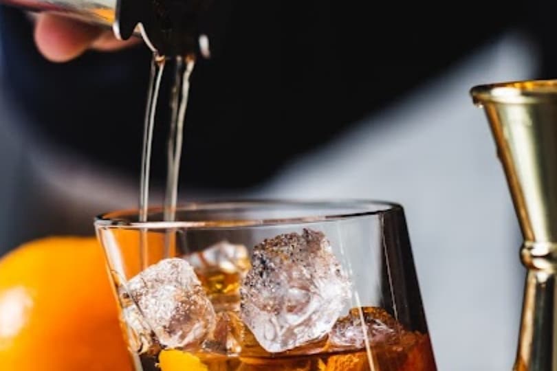 142 Sullivan Bar happy hour in New York