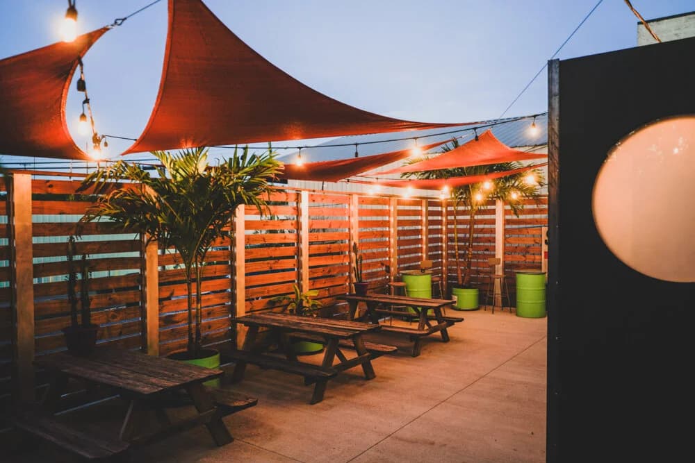 Otto's Bar happy hour in Nashville